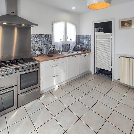 Сasa de vacaciones 3 Bedroom Lovely In