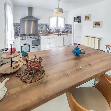 Сasa de vacaciones 3 Bedroom Lovely In Caux