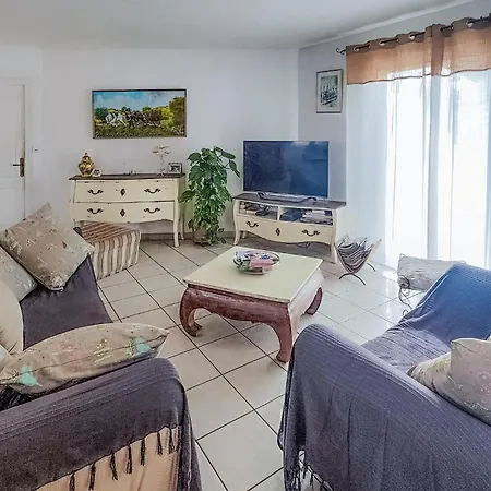 Сasa de vacaciones 3 Bedroom Lovely In Caux
