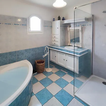 3 Bedroom Lovely In Caux