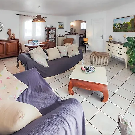 Сasa de vacaciones 3 Bedroom Lovely In Caux